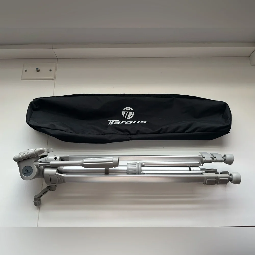 NWT Targus Compact Pro Tripod Camera SLR with Case
